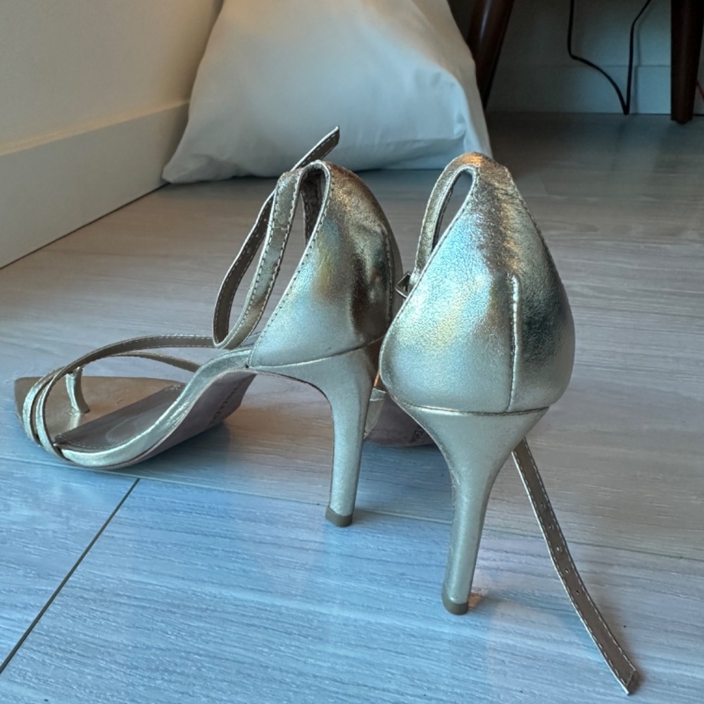 Nine West Gold Heels Size 6 - Picture 3 of 3